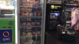 В густо просрочки не густо. Грамотный СБшник заставил продавцов купить за свой счет просрочку.