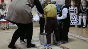 Танец "Мамины помощники"