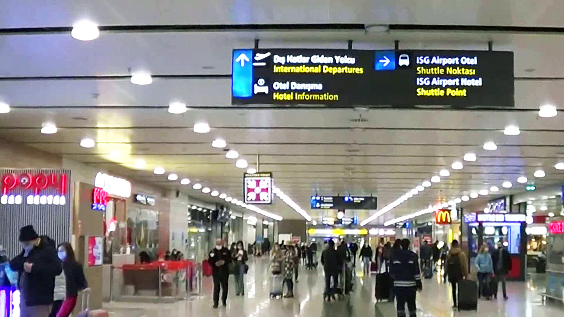 Пересадка в стамбуле можно. Транзитная зона в аэропорту Стамбула. Аэропорт Стамбула пересадка. Аэропорт Стамбула контроль Транзит. Аэропорт Стамбула пересадка на Международный.