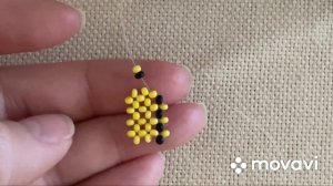 Первая часть видео. Пчелка из майнкрафт из бисера, объемная фигурка. #майнкрафт #фигуркиизбисера