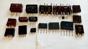 Зачем диодному мосту 5 и вывод.