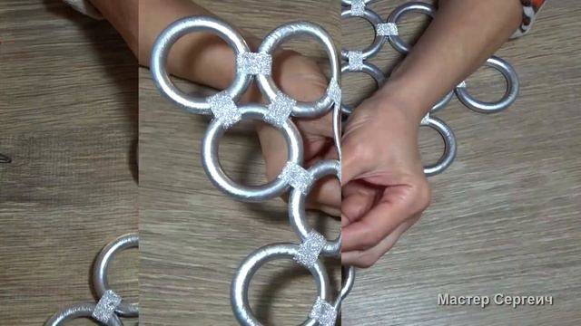 Супер идея, что можно сделать из колец от шторы. Новогодний декор