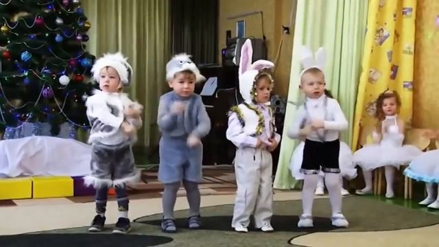 Танец мальчиков-зайчиков на утреннике в детском саду