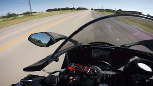 Yamaha R1 vs Honda CBR1000RR - 160mph+ RACE!!