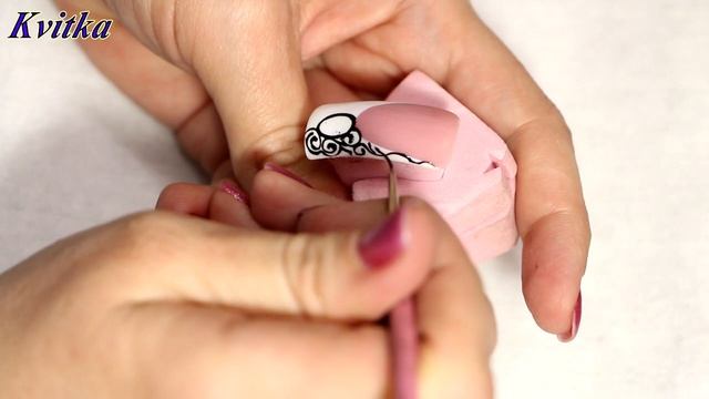 Дизайн ногтей со стразами. Нарядный образ на выпускной. смотреть онлайн