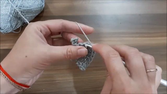 Вяжем столбиками без накида поворотными рядами. Узоры крючком
