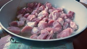 Гуляш из свиного окорока
