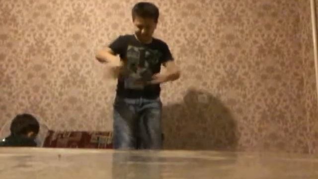 Обзор летающей тарелки из картона в следуйщем видео покажу как его сделать смотреть онлайн