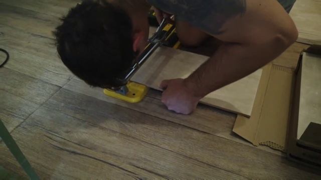 Ремонт в туалете ч.10 кладка плитки на низ стены. смотреть онлайн