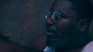 В будущем ИИ заставляет людей толкать камни весом 900 КГ за еду и воду