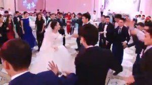 Флешмоб на свадьбе. Подарок от друзей