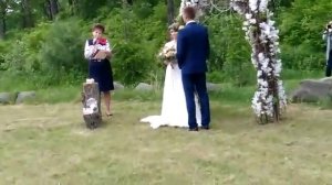 Папа ведет дочку к жениху