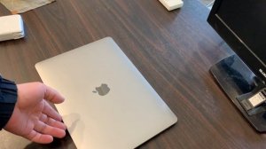 Macbook Pro (2019/07  13.3inch　整備済商品）をたち上げてみた