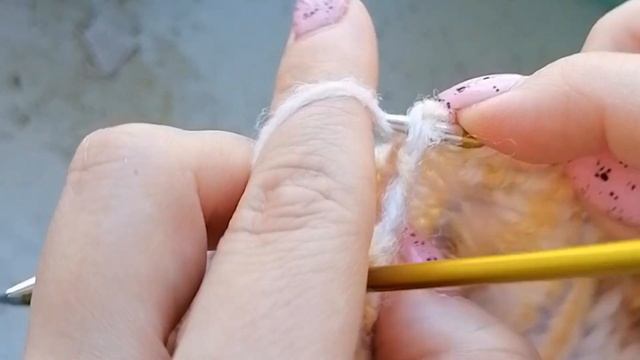 Красивые носки спицами из секционной пряжи
