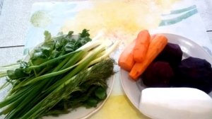 Вкусно и полезно! Салат из свежей свеклы, белой редьки и моркови.