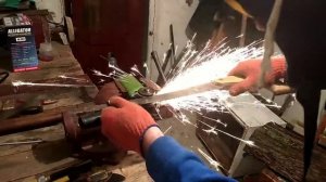 Зажало диск в "болгарке", как открутить? Самый лёгкий способ.