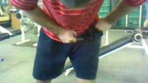 Эдик гнёт подкову