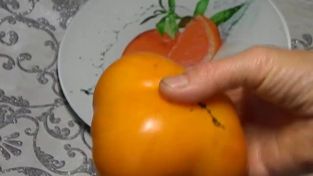 Томат Козула 100. Увидела на столе томат и не могла не показать его! смотреть онлайн