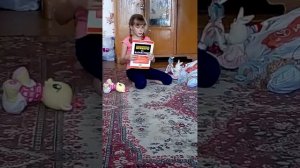 Что делает летом 13 летняя девочка!