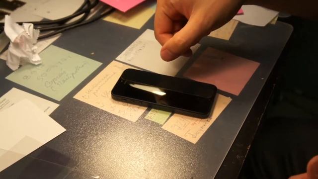 Как клеить пленку на iPhone 5 смотреть онлайн