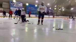 Бросковая тренировка на льду с тренером Школы Советского Хоккея Дмитрием Тихоновым
