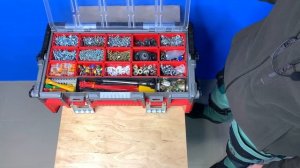 Ящик-органайзер Зубр, Keter - 30 отсеков для крепежа и мелочи.