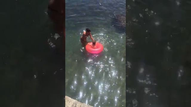 Отдых в Крыму на берегу моря, эллинги в Алуште смотреть онлайн