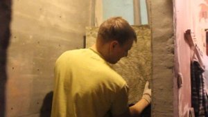 Ремонт квартиры своими руками Зашиваем стену в туалете часть9