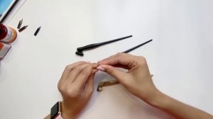 Как правильно вставить перо в наклонный держатель?