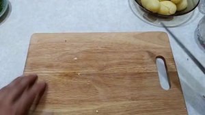 Вкусный салат с жареными грибами.