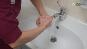 Гигиеническая обработка рук водой и мылом