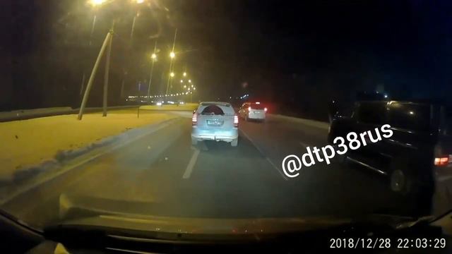 Из крайней правой полосы повернул налево смотреть онлайн