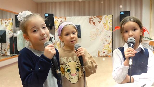 "Мамин праздник" НОВАЯ ПЕСЕНКА ДЛЯ МАЛЫШЕЙ!!!!