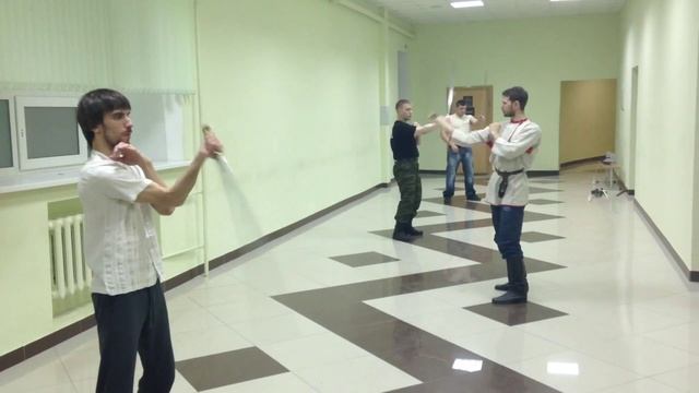 Владение шашкой. Обучение.