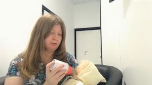 Докорм из бутылочки медленным потоком