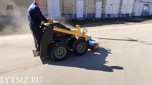 Погрузчик Лыткаринец П300 с щеткой