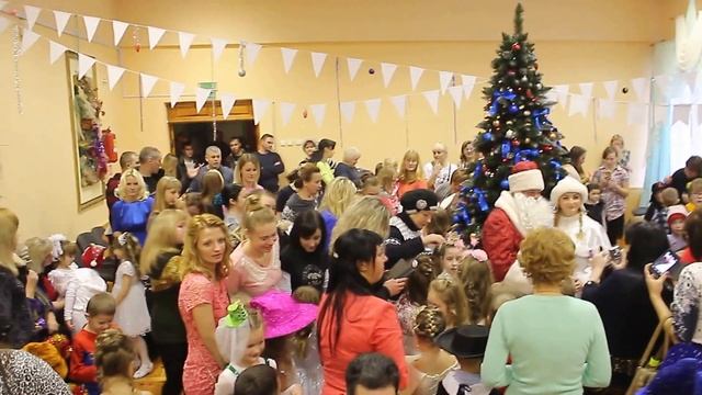 Борисов. Школа №24. 19ч.(19). 27 декабря 2016г. Новогодний утренник! Расходятся и фото с Дедом! смотреть онлайн