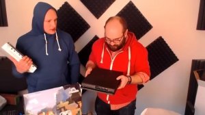 Xbox One S vs PlayStation 4 Slim. Трогаем, нюхаем, гладим