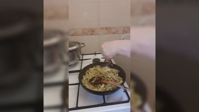 Тёплый салат с говяжьем языком#кулинария#гастрономия#вкусноеблюдо#рецептыотрузанны#приятногоаппетит