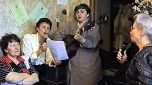 "Астры осенние" (запись 1999 г.). Поют Вера Смирнова-Журба и Надежда Вдовкина (гитара)