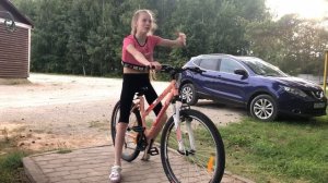 КАК НАУЧИТЬСЯ КАТАТЬСЯ НА ВЕЛОСИПЕДЕ // первый Опыт