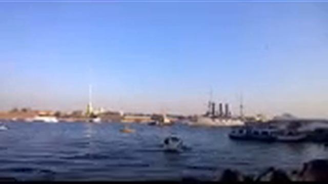 Крейсер "Аврора" проходит по Неве ч.2 смотреть онлайн