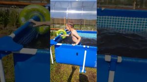 Купаемся в бассейне часть 4