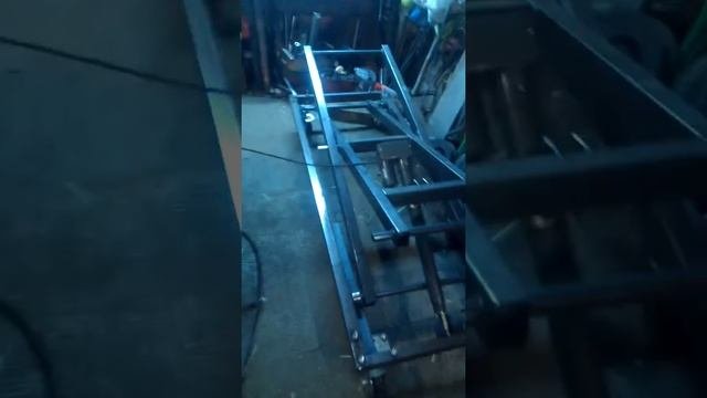 Беспроводной ножничный подьемник 400 кг .