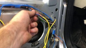 Установка доводчика стёкол на Ладу Калину.