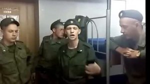 Солдат душевно читает реп про армию