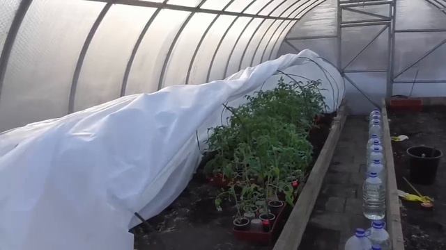 Не покупайте укрывные материалы для огорода в садовых магазинах! Идите в строительные! Там дешевле! смотреть онлайн