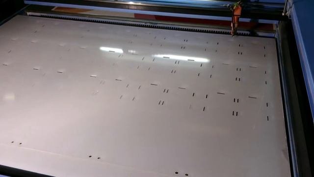 Лазерная резка оргстекла