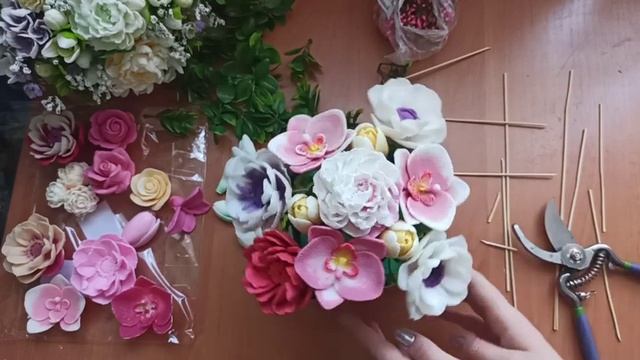 Мыльный букет на заказ.Мыловарение.Подготовка кашпо и сборка букета из мыльных цветов.Soap смотреть онлайн