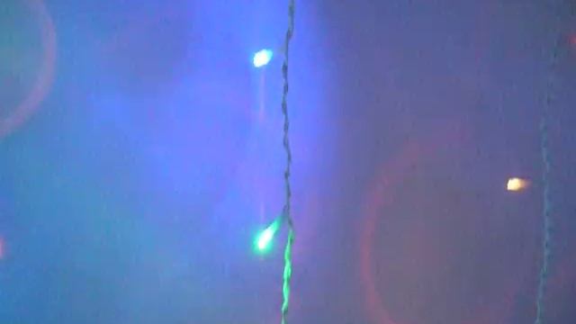 Светодиодная уличная гирлянда 25 метров Бахрома Цветные огни с белым мерцанием Белый провод смотреть онлайн